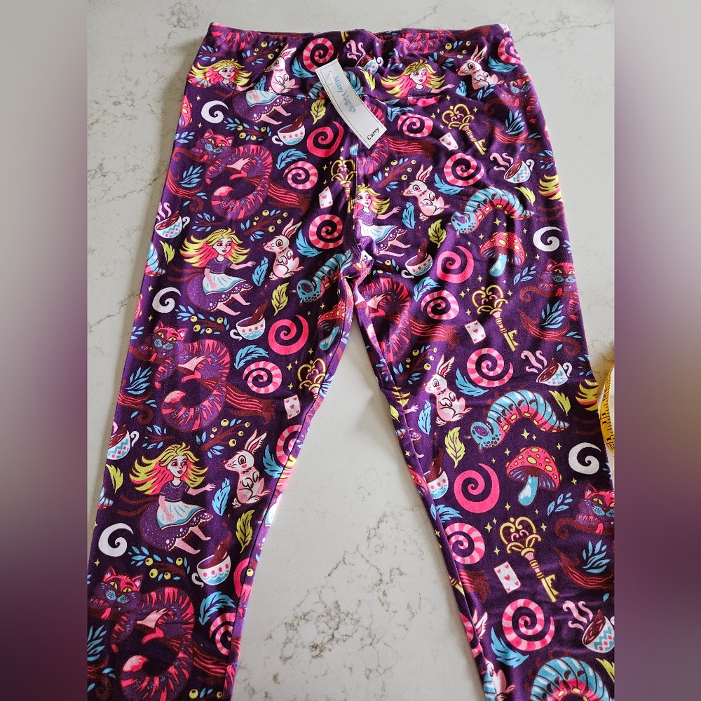 Women's Alice in Wonderland Leggings Size  TC Tall & Curvy NWT